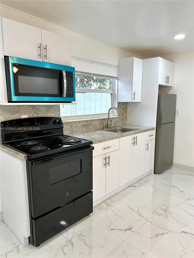 Building Photo - 2710 N 72nd Ave