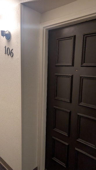 Building Photo - 2201 Romig Pl