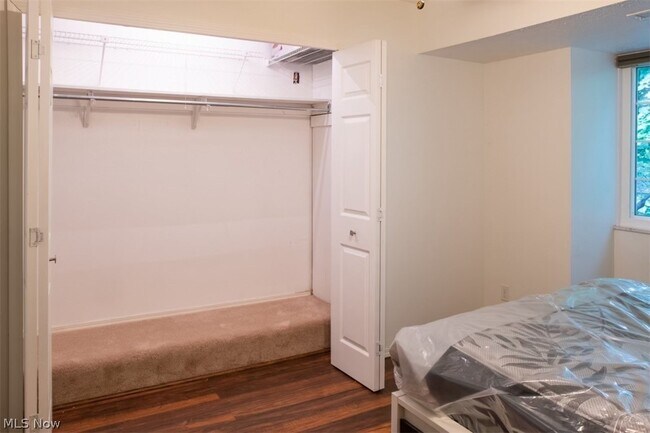 Building Photo - 2959 S Bay Dr