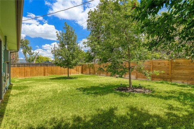 Building Photo - 7813 Mullen Dr