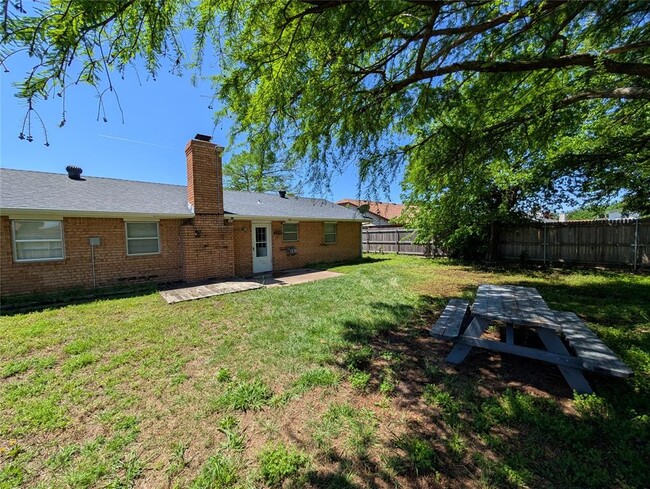 Building Photo - 1117 NW 6th Pl