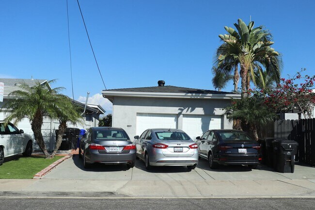 Building Photo - 5321 E Falls View Dr