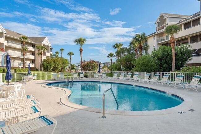 Building Photo - 5557 Sea Forest Dr