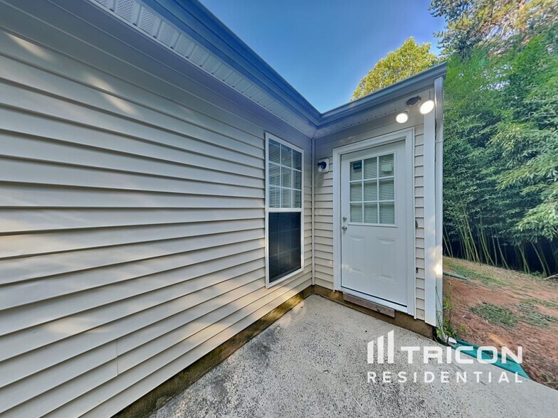 Building Photo - 8004 Seattle Slew Ct