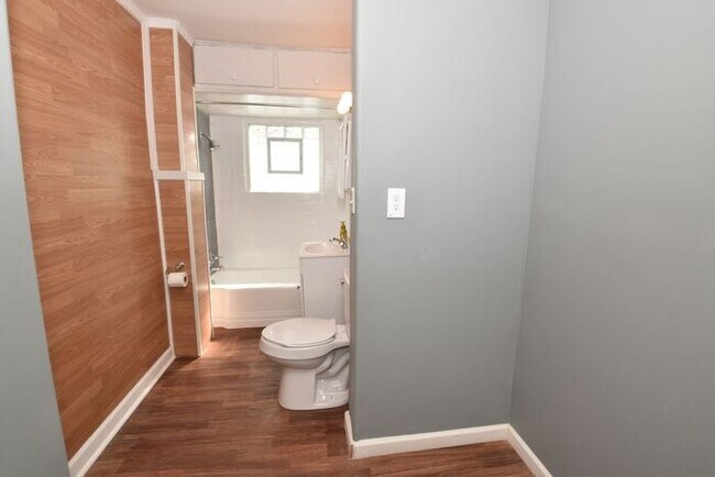 Building Photo - Mishawaka- near Bethel University, shoppin...