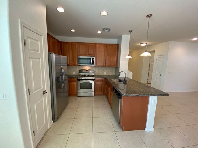 Building Photo - 2 Week Free Rent - Chandler Gem!