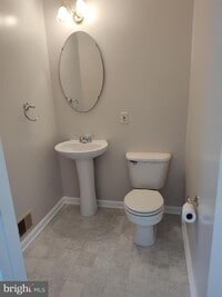 Building Photo - 5032 Finsbury Rd