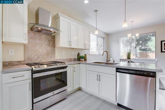 Building Photo - WONDERFUL SINGLE STORY DISCOVERY BAY CUL DE SAC LOCATION! COMPLETELY REMODELED HOME!!