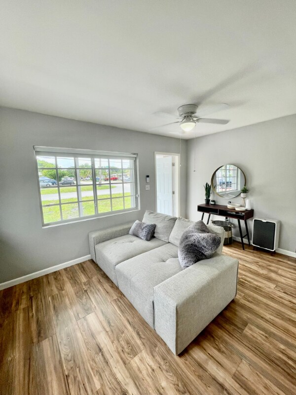 Building Photo - 112 SW 67th Ave