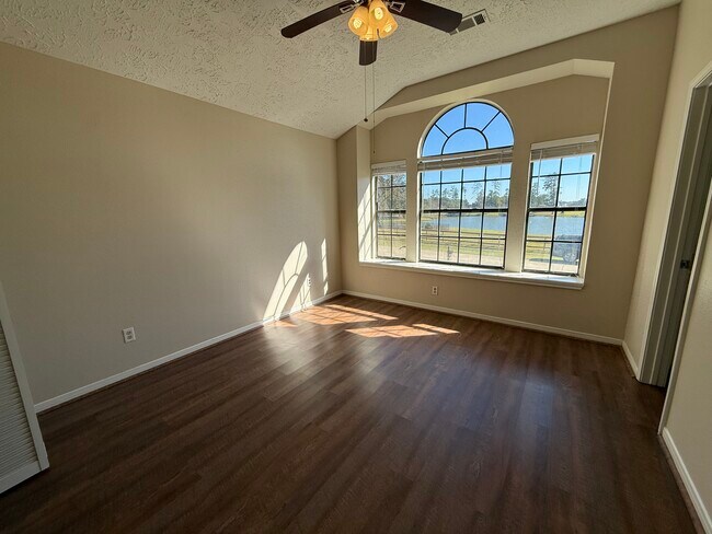 Building Photo - 11980 La Salle River Rd