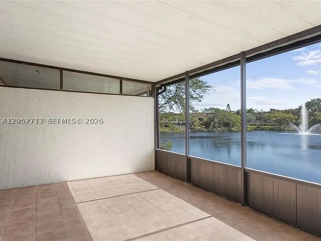 Building Photo - 14293 Kendale Lakes Dr
