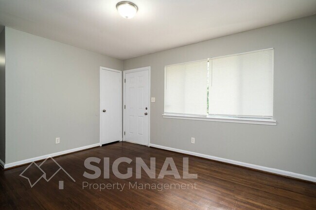 Building Photo - 320 Argonne Dr NE