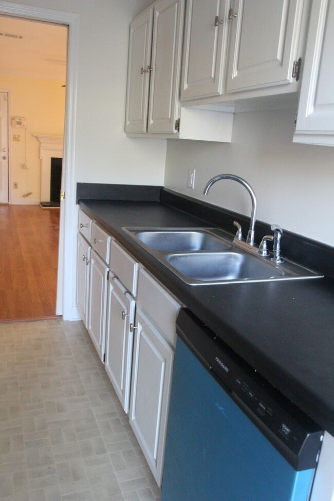 Building Photo - 2516 Elton St