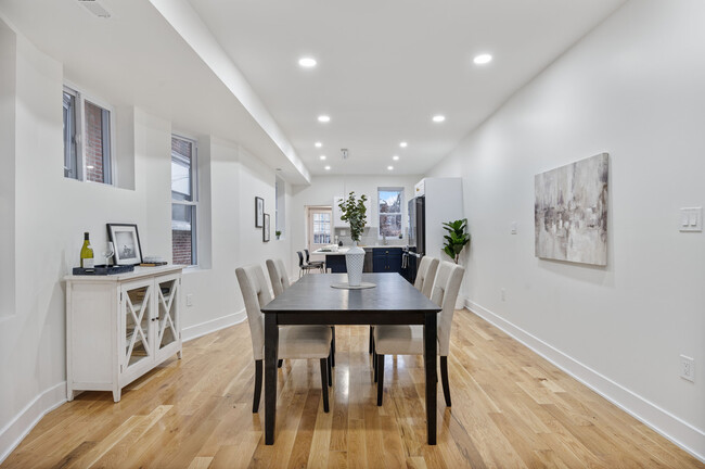Building Photo - 1135 S 61st St