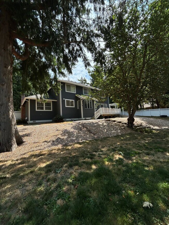 Building Photo - For Rent – Stunning 4-Bedroom NW Contempor...