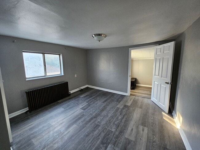Building Photo - Spacious 2 bedroom 1 bath house for rent!