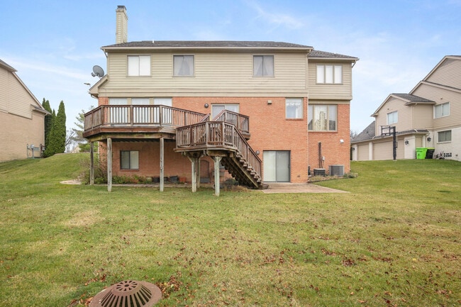 Building Photo - 6569 Whispering Woods Dr