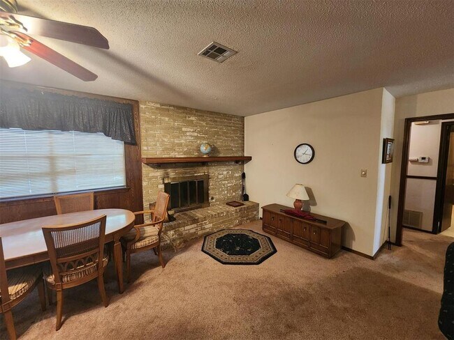 Building Photo - 1313 Whippoorwill Dr