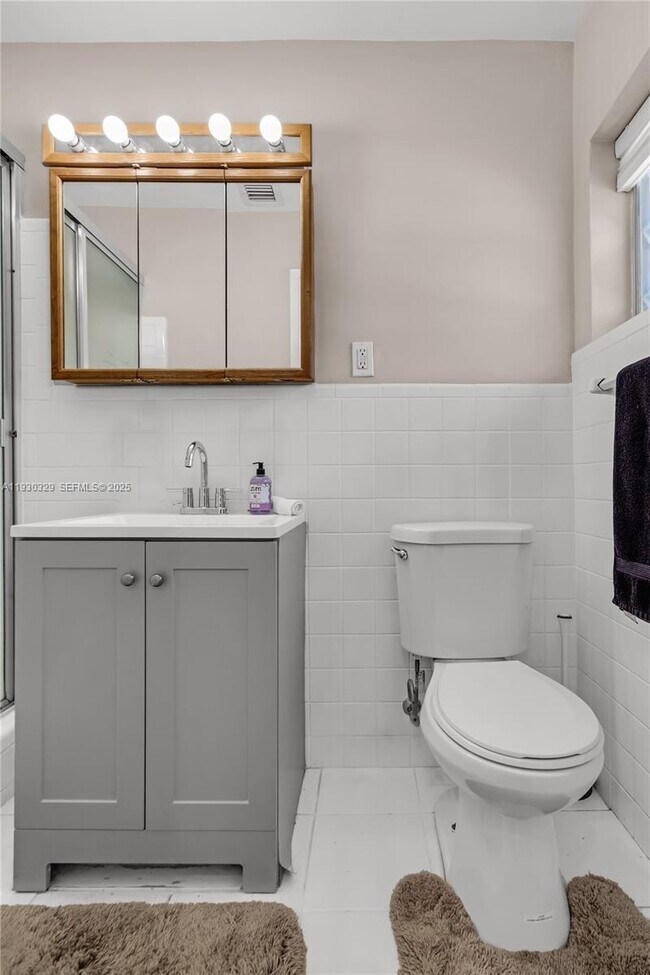 Building Photo - 2217 NW 4th Ave