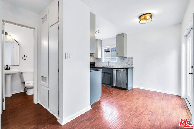 Building Photo - 5529 Cartwright Ave