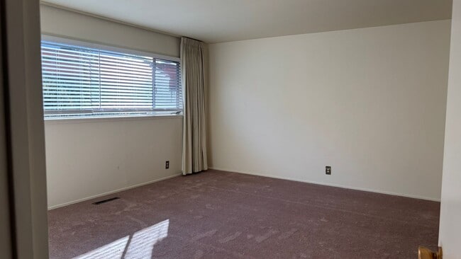 Building Photo - Spacious 3 bed/2 bath home in San Leandro