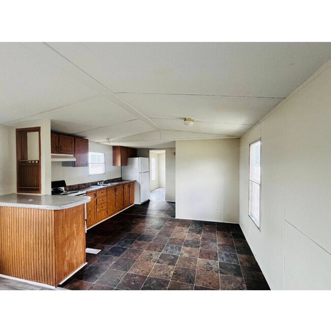 Building Photo - 301 Reid Ct