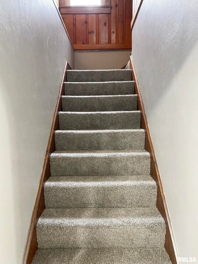 Building Photo - 303 Central St