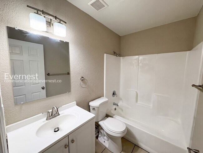 Building Photo - 3060 St Paul Dr