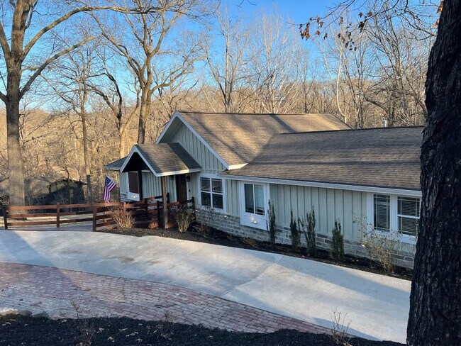 Building Photo - 1906 Almand Dr