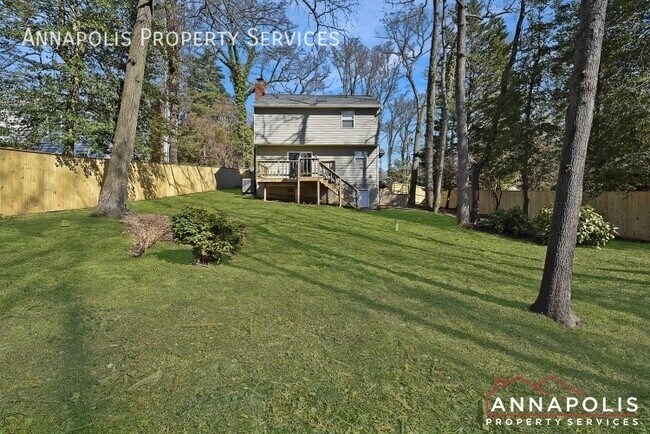 Building Photo - 424 Holly Dr
