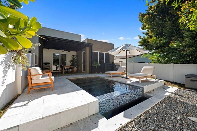 Building Photo - 821 SW 14th St