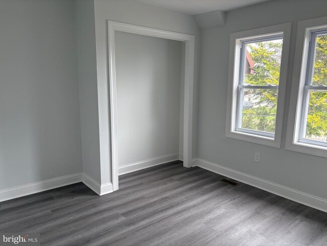 Building Photo - 917 Longacre Blvd