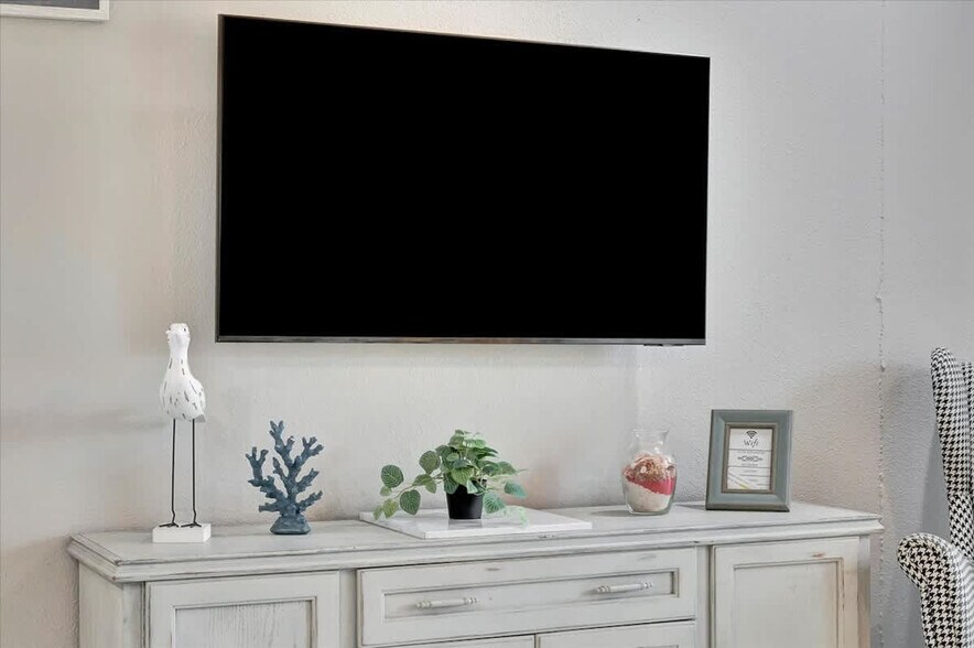 Building Photo - 2506 N Rocky Point Dr