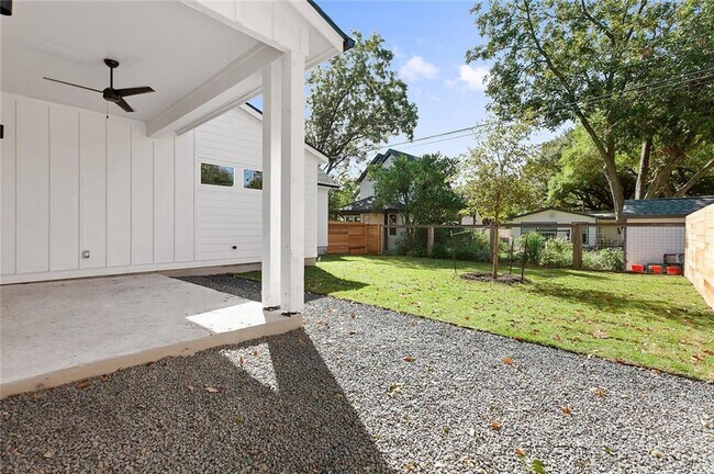 Building Photo - 603 Bissonet Ln