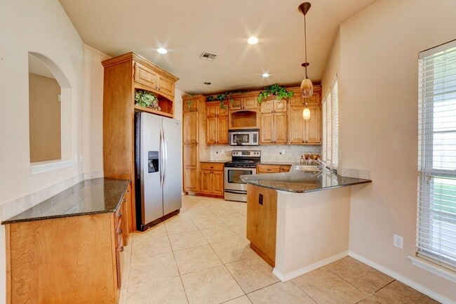 Building Photo - Tulsa Beauty Available Beginning of Januar...