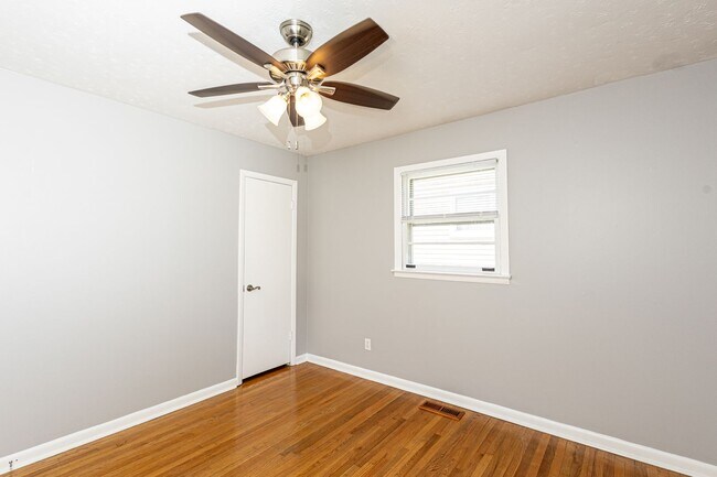 Building Photo - Charming 2-Bed, 1-Bath House in Prime Sout...
