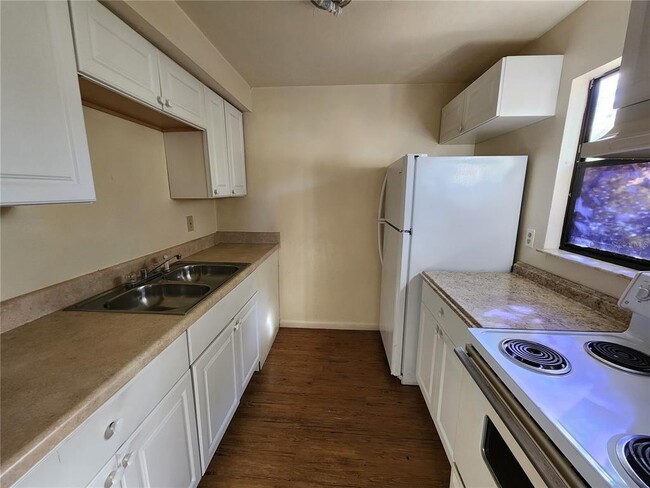 Building Photo - 701 SW 67th Terrace