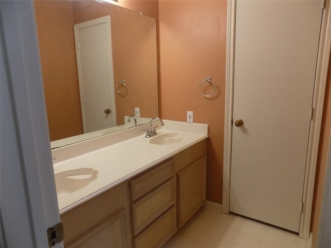 Building Photo - 22623 River Birch Dr