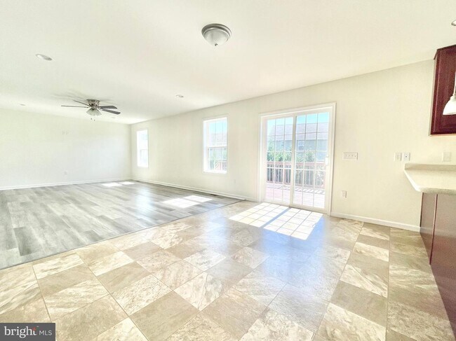 Building Photo - 253 S Marshview Terrace