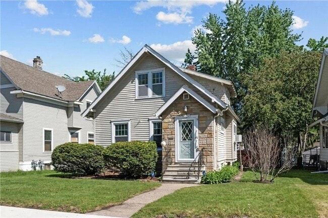 Building Photo - Updated 3 BR/1 BA Single-Family Home in St...