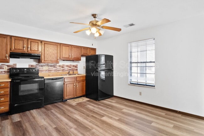 Building Photo - 2202 Richland Prairie Blvd