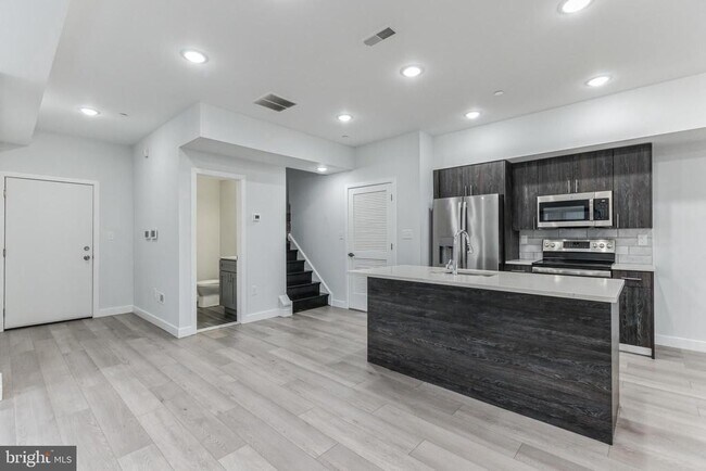 Primary Photo - 2301 N 6th St