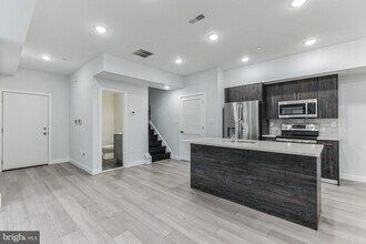 Building Photo - 2301 N 6th St