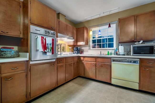 Building Photo - 1716 S Meridian St