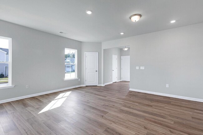 Building Photo - 580 Glen Clova Dr