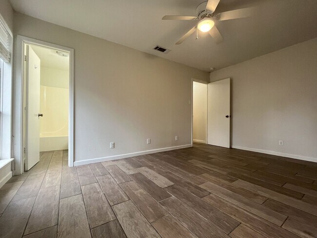 Building Photo - 2/2 WITH TWO Car Garage in GREAT Location