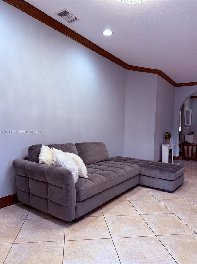 Building Photo - 1055 NE 85th St