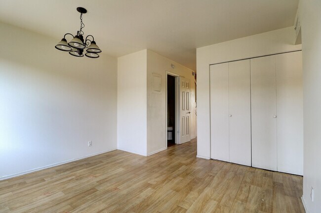 Building Photo - 2379 W Hazelwood St