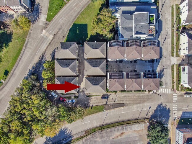 Building Photo - 3324 Chenevert St