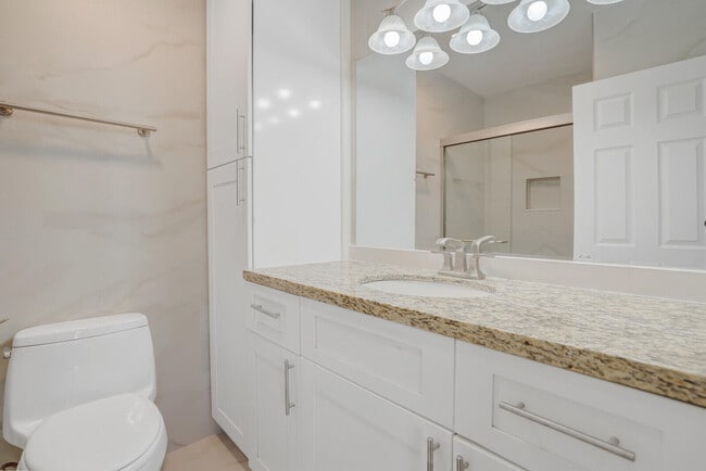 Building Photo - 584 SE 20th Ave